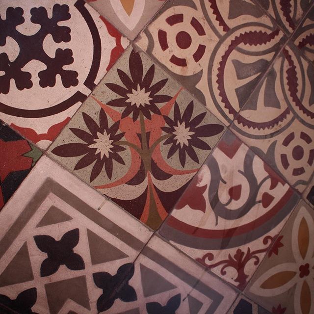 Arts and Crafts tiling in a Toronto vestibule